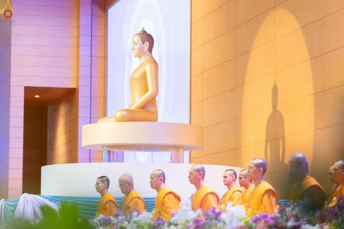 ภาพ No.236012:วันที่ 3 สิงหาคม พ.ศ. 2568 พิธีบูชาข้าวพระ ณ สภาธรรมกายสากล วัดพระธรรมกาย