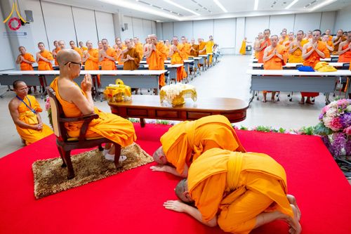 ภาพ No.222393:วันที่ 21 เมษายน พ.ศ. 2568 หลวงพ่อทัตตชีโวต้อนรับคณะสงฆ์ สปป.ลาว ณ อาคาร 100 ปี คุณยายมหารัตนอุบาสิกาจันทร์ ขนนกยูง วัดพระธรรมกาย