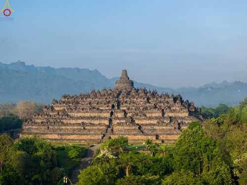 ภาพ No.103010:พิธีวันทาเจดีย์ พิธีเวียนประทักษิณ ธรรมทายาทชาวอินโดนีเซียกว่า 1,000 คน ณ มหาเจดีย์บุโรพุทโธ ประเทศอินโดนีเซีย ในวันที่ 19 ธันวาคม พ.ศ. 2566