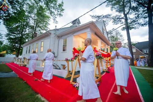 ภาพ No.144959:พิธีบรรพชา และอุปสมบท ธรรมทายาท โดยมี พระเดชพระคุณพระธรรมรัตนาภรณ์ เป็นพระอุปัชฌาย์ ยังความปลื้มปิติใจให้แก่ผู้ปกครอง และคณะญาติมิตร ณ วัดพระธรรมกายนิวเจอร์ซี  ประเทศสหรัฐอเมริกา