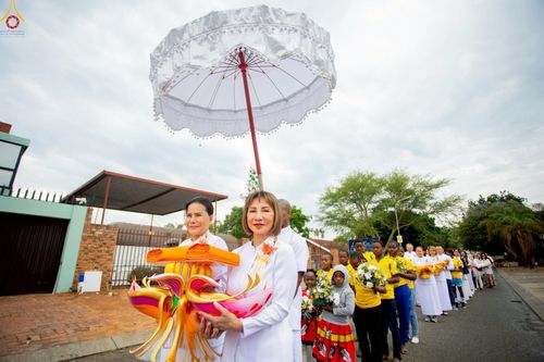 ภาพ No.255125:วันที่ 12 ตุลาคม พ.ศ. 2568 พิธีทอดกฐินสามัคคีสร้างทุกสิ่ง วัดพระธรรมกายโจฮันเนสเบิร์ก  ประเทศสาธารณรัฐแอฟริกาใต้