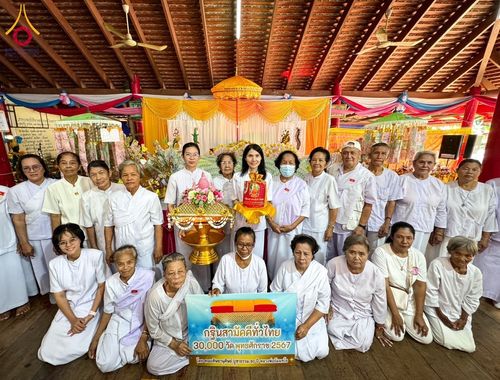 ภาพ No.181735:พิธีทอดกฐิน ณ วัดท่าทอง ต.ปากน้ำ  อ.เดิมบางนางบวช จ.สุพรรณบุรี ในโครงการทอดกฐินสามัคคีทั่วไทย 30,000 วัด บูชาธรรม 80 ปี หลวงพ่อธัมมชโย โดยคณะศิษยานุศิษย์วัดพระธรรมกาย วันที่ 2 พฤศจิกายน พ.ศ. 2567