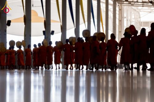 ภาพ No.237391:วันอาทิตย์ที่ 10 สิงหาคม พ.ศ.2568 พิธีมอบใบประกาศเกียรติคุณ โครงการสอบบาลี "ฉลองแชมป์" บูชาธรรม 80 ปี หลวงพ่อธัมมชโย ประจำปี 2568 และ พิธีมอบดวงแก้วสามเณรทรงบาลีไวยากรณ์ ณ สภาธรรมกายสากล วัดพระธรรมกาย ปทุมธานี