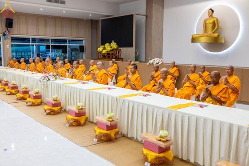 ภาพ No.127716:พิธีถวายภัตตาหารเป็นสังฆทาน แด่คณะพระธรรมยาตราฯ ในโครงการธรรมยาตราอัญเชิญพระบรมสารีริกธาตุ ประดิษฐาน ณ มหารัตนเจดีย์สิริปทุมสวรรค์ อ.บางกล่ำ จ.สงขลา วันที่ 8 มีนาคม พ.ศ. 2567