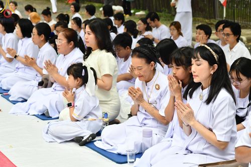 ภาพ No.143831:พิธีตัดปอยผม โครงการอุปสมบทหมู่ พระธรรมทายาทนานาชาติ (ภาษาจีน) รุ่นที่ 19 วันอาทิตย์ที่ 7 กรกฎาคม พ.ศ. 2567 ณ สนามหญ้า หน้าบ้านแก้วอาสาสมัคร วัดพระธรรมกาย