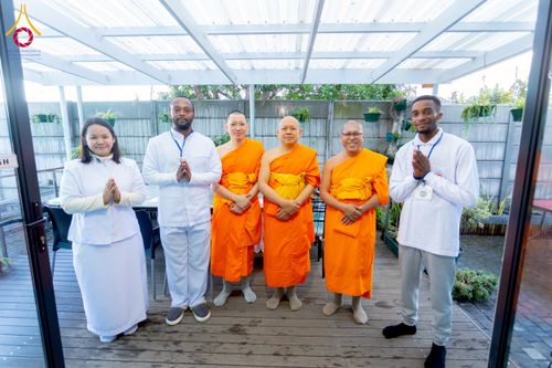 ภาพ No.233235:วันอาทิตย์ที่ 6 กรกฎาคม พ.ศ. 2568 พิธีถวายมหาสังฆทานแด่คณะสงฆ์ทั่วโลกและพิธีตักบาตรเนื่องในวันเข้าพรรษา  ณ วัดพุทธเคปทาวน์ ประเทศแอฟริกาใต้