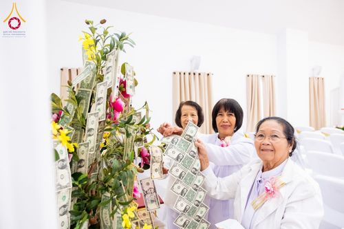 ภาพ No.168111:พิธีทอดกฐินสามัคคี ประจำปี 2567 สร้างอาคารแก้วธรรมชัยรัตนอนันต์ บูชาธรรม 80 ปี หลวงพ่อธัมมชโย ณ วัดพระธรรมกายเทนเนสซี สหรัฐอเมริกา วันอาทิตย์ที่ 20 ตุลาคม พ.ศ. 2567