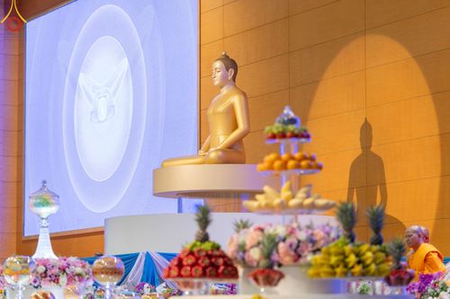 ภาพ No.187967:พิธีบูชาข้าวพระ วันขึ้นปีใหม่ 2568 ณ วัดพระธรรมกาย จ.ปทุมธานี วันที่ 1 มกราคม พ.ศ. 2568