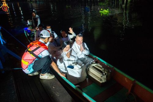 ภาพ No.197590:พิธีตักบาตรพระธรรมยาตรา ณ อนุสรณ์สถานลำดับที่ 4 สถานที่เกิดด้วยกายธรรม วัดโบสถ์(บน) ต.บางคูเวียง จ.นนทบุรี ในโครงการธรรมยาตรา กตัญญูบูชา มหาปูชนียาจารย์ พระมงคลเทพมุนี(สด จนฺทสโร) พระผู้ปราบมาร อนุสรณ์สถาน 7 แห่ง ปีที่ 13 วันที่ 19 มกราคม พ.ศ. 2568