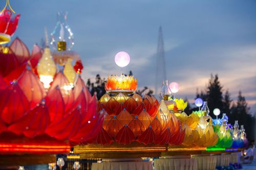 ภาพ No.170249:พิธีลอยกระทงธรรม ณ สระเศรษฐีทะเลบุญ มหาวิหารพระมงคลเทพมุนีฯ วัดพระธรรมกาย วันศุกร์ที่ 15 พฤศจิกายน พ.ศ.2567 (วันเพ็ญ 15 ค่ำ เดือน 12)