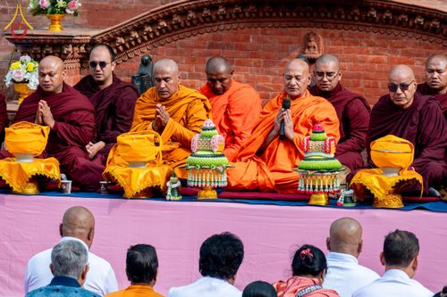 ภาพ No.209721:วันที่ 28 กุมภาพันธ์ พ.ศ.2568 พิธีเปิดโครงการบวชสามเณร พิธีถวายไทยธรรม พิธีขอขมามอบผ้าไตร  ณ เมืองปาตัน ประเทศเนปาล