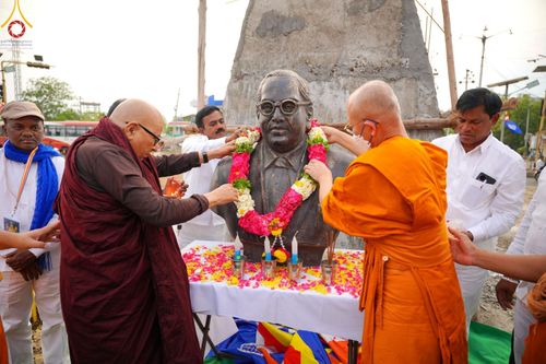 ภาพ No.212792:วันอาทิตย์ที่ 23 มีนาคม พ.ศ. 2568 ❖ คณะสงฆ์นานาชาติส่งมอบพระประธาน 108 องค์ ทั่วอินเดียรำลึกชาตกาล 134 ปี ดร.อัมเบดการ์
