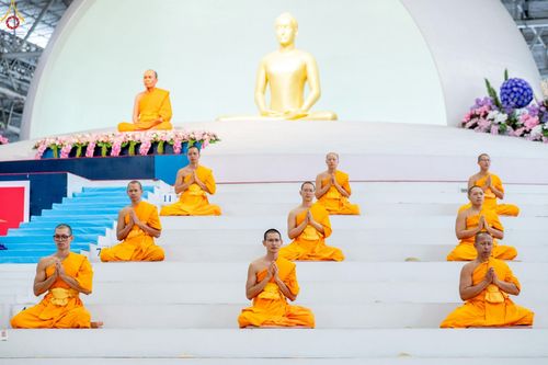 ภาพ No.233909:วันอาทิตย์ที่ 20 กรกฎาคม พ.ศ.2568 พิธีจุดเทียนใจ ไฟนิรันด์ อนันตชัย วัดพระธรรมกาย