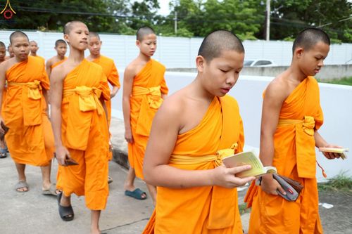 ภาพ No.231850:วันที่ 5 กรกฎาคม พ.ศ. 2568 พิธีถวายภัตตาหารเมนูสวรรค์ เพื่อการบรรลุธรรม ณ หอฉันคุณยายอาจารย์ฯ วัดพระธรรมกาย