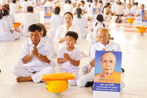 ภาพ No.133858:พิธีขอขมามอบผ้าไตร โครงการบรรพชาสามเณร ศูนย์อบรมวัดพระธรรมกาย ณ วัดพระธรรมกาย วันเสาร์ที่ 6 เมษายน พ.ศ. 2567