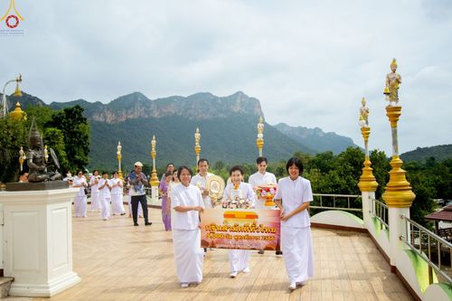 ภาพ No.94055:พิธีทอดกฐินสามัคคีทั่วไทย 5,000 วัด ณ วัดถ้ำมุนีนาถ ต.เกาะสำโรง อ.เมือง จ.กาญจนบุรี วันที่ 12 พฤศจิกายน พ.ศ. 2566