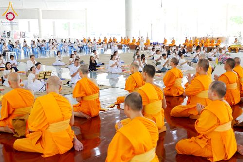 ภาพ No.262632:วันที่ 18,25 ตุลาคม พ.ศ. 2568 พิธีถวายภัตตาหารเมนูสวรรค์ เพื่อการบรรลุธรรม ณ หอฉันคุณยายอาจารย์ฯ วัดพระธรรมกาย