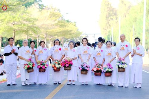 ภาพ No.201962:พิธีต้อนรับพระธรรมยาตรา ณ อนุสรณ์สถานลำดับที่ 7 สถานที่ขยายวิชชาธรรมกาย วัดพระธรรมกาย ต.คลองสาม อ.คลองหลวง จ.ปทุมธานี ในโครงการธรรมยาตรา กตัญญูบูชา มหาปูชนียาจารย์ พระมงคลเทพมุนี(สด จนฺทสโร) พระผู้ปราบมาร อนุสรณ์สถาน 7 แห่ง ปีที่ 13 วันที่ 26 มกราคม 2568