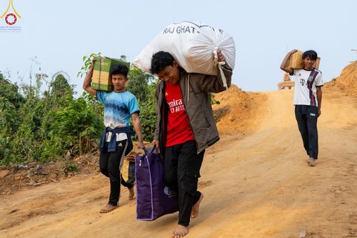 ภาพ No.127547:Photo Story ปฐมบรรพชาชาวพุทธมาร์มา Episode 2/5 วันที่ 6-7 กุมภาพันธ์ พ.ศ. 2567  โครงการบรรพชาครั้งประวัติศาสตร์ แห่งเทือกเขาจิตตะกอง  ครั้งแรกของชาวพุทธมาร์มา บังกลาเทศ บูชาธรรม 80 ปีหลวงพ่อธัมมชโย ณ วัดธัมจักร อรัญกุฏิ เมืองรัมการ์ คาร์กาชารี บังกลาเทศ