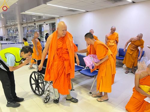 ภาพ No.60268:การต้อนรับพระสังฆาธิการ 10,000 กว่าวัดทั่วประเทศ พิธีมอบปัจจัยช่วยเหลือครู 4 จังหวัดชายแดนภาคใต้ พิธีปฏิบัติธรรม ในวันคุ้มครองโลก วันจันทร์ที่ 22 เมษายน พ.ศ.2567 ณ วัดพระธรรมกาย จ.ปทุมธานี