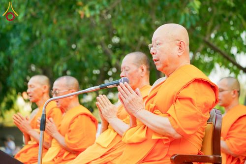 ภาพ No.185417:กิจกรรมเก็บดอกแพงรวย วันอาทิตย์ที่ 22 ธันวาคม พ.ศ. 2567 ณ ทุ่งสวรรค์ ตะวันฉาย วัดพระธรรมกาย