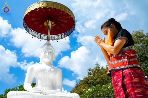 ภาพ No.173310:พิธีทอดกฐิน วัดศรีดงเย็น จ.ลำพูน ในโครงการกฐินสามัคคีทั่วไทย 30,000 วัด บูชาธรรม 80 ปี หลวงพ่อธัมมชโย โดยคณะศิษยานุศิษย์วัดพระธรรมกาย วันที่ 31 ตุลาคม พ.ศ. 2567