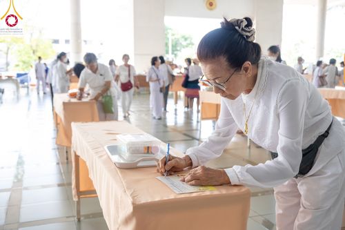 ภาพ No.100100:พิธีบุพเปตพลี  ครั้งที่ 143 วันที่ 27 พฤศจิกายน พ.ศ. 2566 วันพระ ขึ้น 15 ค่ำ เดือน 12 ณ หอฉันคุณยายอาจารย์ฯ วัดพระธรรมกาย