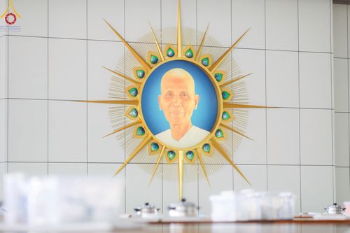 ภาพ No.213438:วันเสาร์ที่ 29 มีนาคม พ.ศ. 2568 พิธีถวายภัตตาหารเมนูสวรรค์ "เพื่อการบรรลุธรรม" ณ หอฉันคุณยายอาจารย์ฯ วัดพระธรรมกาย