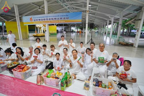 ภาพ No.144233:พิธีตักบาตรพระใหม่  โครงการบรรพชาอุปสมบทหมู่ ธรรมทายาทนานาชาติ (ภาษาจีน) ณ อาคารโถงช้าง วัดพระธรรมกาย วันอาทิตย์ที่ 14 กรกฎาคม พ.ศ. 2567