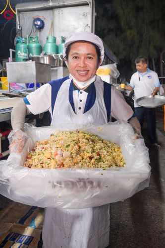 ภาพ No.111800:พิธีถวายภัตตาหารเป็นสังฆทาน แด่คณะพระธรรมยาตราฯ ในโครงการธรรมยาตรา กตัญญูบูชา มหาปูชนียาจารย์ พระมงคลเทพมุนี(สด จนฺทสโร) พระผู้ปราบมาร อนุสรณ์สถาน 7 แห่ง ปีที่ 12 วันที่ 14 มกราคม พ.ศ. 2567 ณ อนุสรณ์สถานมหาวิหารพระมงคลเทพมุนี  (โลตัสแลนด์) อ.สองพี่น้อง จ