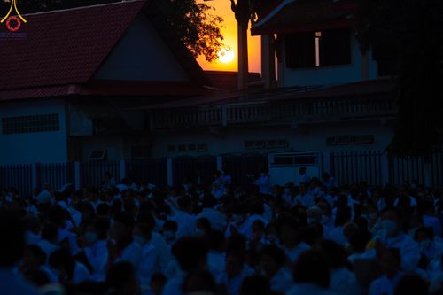 ภาพ No.115991:พิธีตักบาตรพระธรรมยาตรา ณ อนุสรณ์สถานลำดับที่ 4 สถานที่เกิดด้วยกายธรรม วัดโบสถ์(บน) จ.นนทบุรี วันที่ 21 มกราคม พ.ศ. 2567