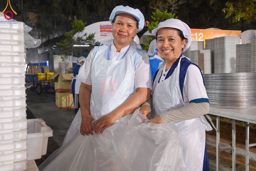 ภาพ No.110956:พิธีถวายภัตตาหารเป็นสังฆทาน แด่คณะพระธรรมยาตราฯ ในโครงการธรรมยาตรา กตัญญูบูชา มหาปูชนียาจารย์ พระมงคลเทพมุนี(สด จนฺทสโร) พระผู้ปราบมาร อนุสรณ์สถาน 7 แห่ง ปีที่ 12 วันที่ 13 มกราคม พ.ศ. 2567 ณ อนุสรณ์สถานมหาวิหารพระมงคลเทพมุนี  (โลตัสแลนด์) อ.สองพี่น้อง จ