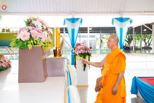 ภาพ No.84960:พิธีเจริญพระพุทธมนต์และพิธีสักการะ รูปเหมือนพระมงคลเทพมุนี (สด จนฺทสโร) ในวันที่ 5 สิงหาคม พ.ศ. 2566 ณ วัดพระธรรมกาย จ.ปทุมธานี เพื่ออัญเชิญประดิษฐาน  ณ วิหารพระมงคลเทพุนี (สด จนฺทสโร) ศูนย์ปฏิบัติธรรมภาคใต้ อ.บางกล่ำ จ.สงขลา