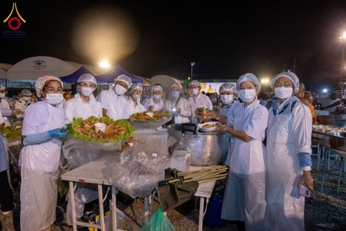 ภาพ No.118672:พิธีถวายภัตตาหารเป็นสังฆทาน แด่คณะพระธรรมยาตรา วันที่ 25 มกราคม พ.ศ. 2567 ณ อนุสรณ์สถานบางนางแท่น จ.นครปฐม