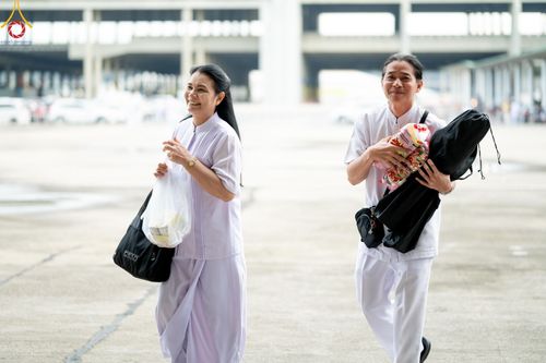 ภาพ No.149855:พิธีตักบาตร , พิธีปฎิบัติธรรม , พิธีถวายภัตตาหารเมนูสวรรค์ ในพรรษาแห่งการเข้าถึงธรรม วันธรรมชัย วันอังคารที่ 27 สิงหาคม พ.ศ.2567 ณ สภาธรรมกายสากล วัดพระธรรมกาย