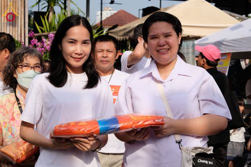 ภาพ No.182545:พิธีทอดกฐิน ณ วัดจันทร์นอก กรุงเทพมหานคร  ในโครงการทอดกฐินสามัคคีทั่วไทย 30,000 วัด บูชาธรรม 80 ปี หลวงพ่อธัมมชโย โดยคณะศิษยานุศิษย์วัดพระธรรมกาย วันที่ 10 พฤศจิกายน พ.ศ. 2567