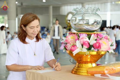 ภาพ No.271062:วันพุธที่ 20 พฤศจิกายน พ.ศ.2568 (วันพระ แรม 15 ค่ำ เดือน 12) พิธีบุพเปตพลี ครั้งที่ 173 ร่วมอุทิศบุญแด่หมู่ญาติที่ล่วงลับไปแล้ว และสืบทอดอายุพระพุทธศาสนา ณ หอฉันคุณยายอาจารย์ฯ วัดพระธรรมกาย