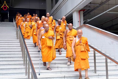 ภาพ No.327633:วันที่ 1-6 พฤษภาคม พ.ศ.2569 ต้อนรับชาวต่างชาติ พระภิกษุ คณะชาวเมียนมาร์  อุบาสิกาชาวอินเดีย เยี่ยมชมวัดพระธรรมกายและสักการะพระมหาธรรมกายเจดีย์
