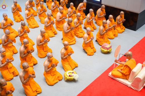 ภาพ No.82754:พิธีเวียนประทักษิณ, พิธีวันทาเจดีย์ ณ มหาธรรมกายเจดีย์  พิธีบรรพชาหมู่พระพี่เลี้ยงเข้าพรรษา, ธรรมทายาทอุดมศึกษา รุ่นที่ 50(ภาคฤดูฝน) และธรรมทายาทพุทธศาสตร์สากล รุ่นที่ 7 (ภาคฤดูฝน) วันเสาร์ที่ 17 มิถุนายน พ.ศ. 2566 ณ  โบสถ์พระไตรปิฎก วัดพระธรรมกาย จ.ปทุม