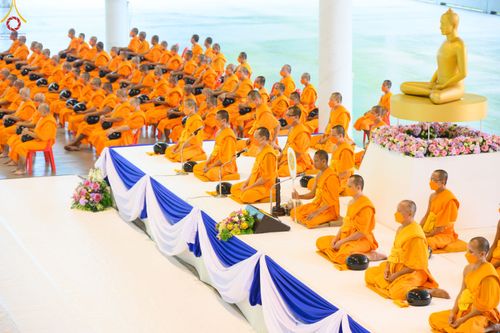 ภาพ No.80262:พิธีตักบาตรฉลองพระใหม่ ในโครงการบรรพชาอุปสมบทหมู่วันคุ้มครองโลก ณ สภาธรรมกายสากล วัดพระธรรมกาย วันอาทิตย์ที่ 16 เมษายน พ.ศ.2566