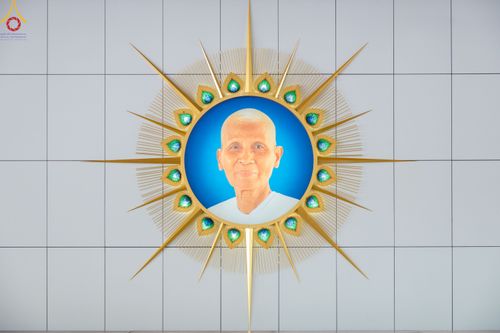 ภาพ No.83987:พิธีบุพเปตพลี ครั้งที่ 137 ร่วมอุทิศบุญกุศลแด่หมู่ญาติที่ล่วงลับไปแล้ว และสืบทอดอายุพระพุทธศาสนา ในวันจันทร์ที่ 17 กรกฎาคม พ.ศ. 2566 ณ หอฉันคุณยายอาจารย์ฯ วัดพระธรรมกาย