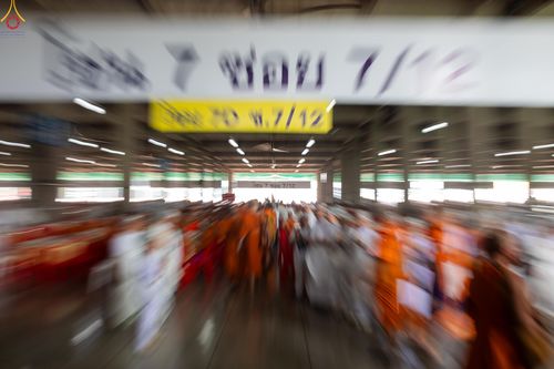 ภาพ No.325902:วันที่ 22 เมษายน พ.ศ.2569(วันคุ้มครองโลก) งานถวายมหาสังฆทาน 40,000 กว่าวัดทั่วประเทศ เจ้าหน้าที่ สาธุชน ร่วมใจจัดเตรียมภัตตาหารเพล (ชุด 2)