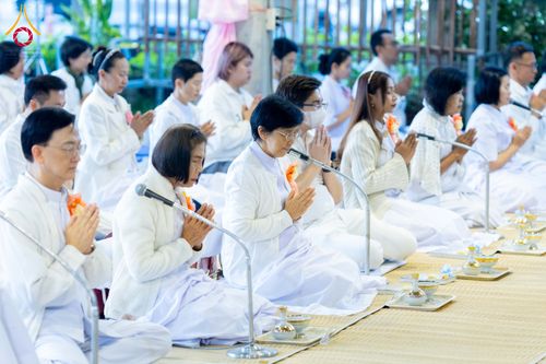 ภาพ No.292601:วันที่ 12 มกราคม พ.ศ. 2569 พิธีถวายภัตตาหารเป็นสังฆทาน แด่พระธรรมยาตรา ณ อนุสรณ์สถานมหาวิหารพระมงคลเทพมุนี (โลตัสแลนด์) อ.สองพี่น้อง จ.สุพรรณบุรี ในโครงการธรรมยาตรา กตัญญูบูชา มหาปูชนียาจารย์ พระมงคลเทพมุนี(สด จนฺทสโร) พระผู้ปราบมาร อนุสรณ์สถาน 7 แห่ง ปี