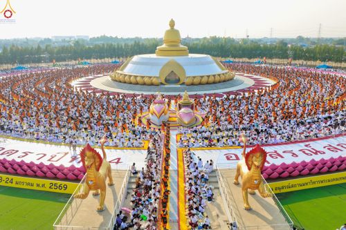 ภาพ No.299677:วันที่ 18 มกราคม พ.ศ. 2569 พิธีต้อนรับพระธรรมยาตรา (ภาพชุดที่ 2) ณ อนุสรณ์สถานลำดับที่ 5  สถานที่เผยแผ่วิชชาธรรมกายครั้งแรก อนุสรณ์สถานบางปลา วัดบางปลา อำเภอบางเลน จังหวัดนครปฐม ในโครงการธรรมยาตรา กตัญญูบูชา มหาปูชนียาจารย์ พระมงคลเทพมุนี(สด จนฺทสโร) พระ