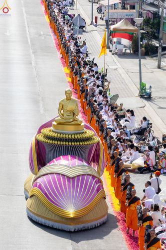 ภาพ No.287748:วันที่ 3 มกราคม พ.ศ. 2569 พิธีต้อนรับพระธรรมยาตรา ครั้งที่ 2 (ภาพชุดที่ 2) ในโครงการธรรมยาตรา กตัญญูบูชา มหาปูชนียาจารย์ พระมงคลเทพมุนี(สด จนฺทสโร) พระผู้ปราบมาร อนุสรณ์สถาน 7 แห่ง ปีที่ 14 ณ อนุสรณ์สถานมหาวิหารพระมงคลเทพมุนี (โลตัสแลนด์) อ.สองพี่น้อง จ.