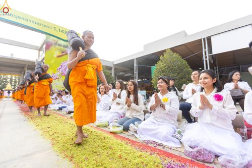 ภาพ No.287857:วันที่ 3 มกราคม พ.ศ. 2569 พิธีต้อนรับพระธรรมยาตรา ครั้งที่ 2 (ภาพชุดที่ 2) ในโครงการธรรมยาตรา กตัญญูบูชา มหาปูชนียาจารย์ พระมงคลเทพมุนี(สด จนฺทสโร) พระผู้ปราบมาร อนุสรณ์สถาน 7 แห่ง ปีที่ 14 ณ อนุสรณ์สถานมหาวิหารพระมงคลเทพมุนี (โลตัสแลนด์) อ.สองพี่น้อง จ.