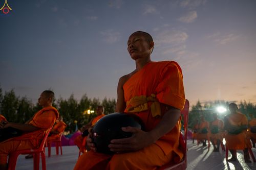 ภาพ No.302395:วันที่ 24 มกราคม พ.ศ. 2569 พิธีตักบาตรพระธรรมยาตรา ณ อนุสรณ์สถานลำดับที่ 5 สถานที่เผยแผ่วิชชาธรรมกายครั้งแรก อนุสรณ์สถานบางปลา วัดบางปลา อำเภอบางเลน จังหวัดนครปฐม ในโครงการธรรมยาตรา กตัญญูบูชา มหาปูชนียาจารย์ พระมงคลเทพมุนี(สด จนฺทสโร) พระผู้ปราบมาร อนุส