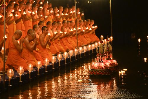 ภาพ No.294170:วันที่ 13 มกราคม พ.ศ. 2569 พิธีจุดประทีปถวายเป็นพุทธบูชา และบูชาธรรมมหาปูชนียาจารย์  (ภาพชุดที่ 2) ณ วัดสองพี่น้อง ต.ต้นตาล อ.สองพี่น้อง จ.สุพรรณบุรี ในโครงการธรรมยาตรา กตัญญูบูชา มหาปูชนียาจารย์ พระมงคลเทพมุนี(สด จนฺทสโร) พระผู้ปราบมาร อนุสรณ์สถาน 7 แห่