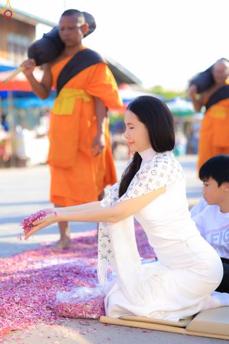 ภาพ No.293009:วันที่ 11 มกราคม พ.ศ. 2569 พิธีต้อนรับพระธรรมยาตรา ณ อนุสรณ์สถานลำดับที่ 3 (ภาพชุดที่ 2) สถานที่เกิดในเพศสมณะ วัดสองพี่น้อง อำเภอสองพี่น้อง จังหวัดสุพรรณบุรี ในโครงการธรรมยาตรา กตัญญูบูชา มหาปูชนียาจารย์ พระมงคลเทพมุนี(สด จนฺทสโร) พระผู้ปราบมาร อนุสรณ์สถ