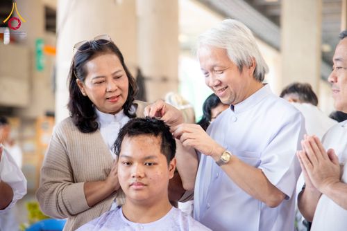 ภาพ No.293623:วันที่ 10 มกราคม พ.ศ. 2569 พิธีปลงผมธรรมทายาทบูชาธรรม 117  ปี คุณยายอาจารย์ฯ ณ วิหารคด วัดพระธรรมกาย ปทุมธานี